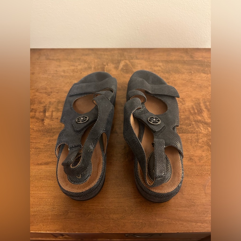 Clarks Navy Blue Artisan Sandals with Two-Strap Design Size 10 - Picture 8 of 9